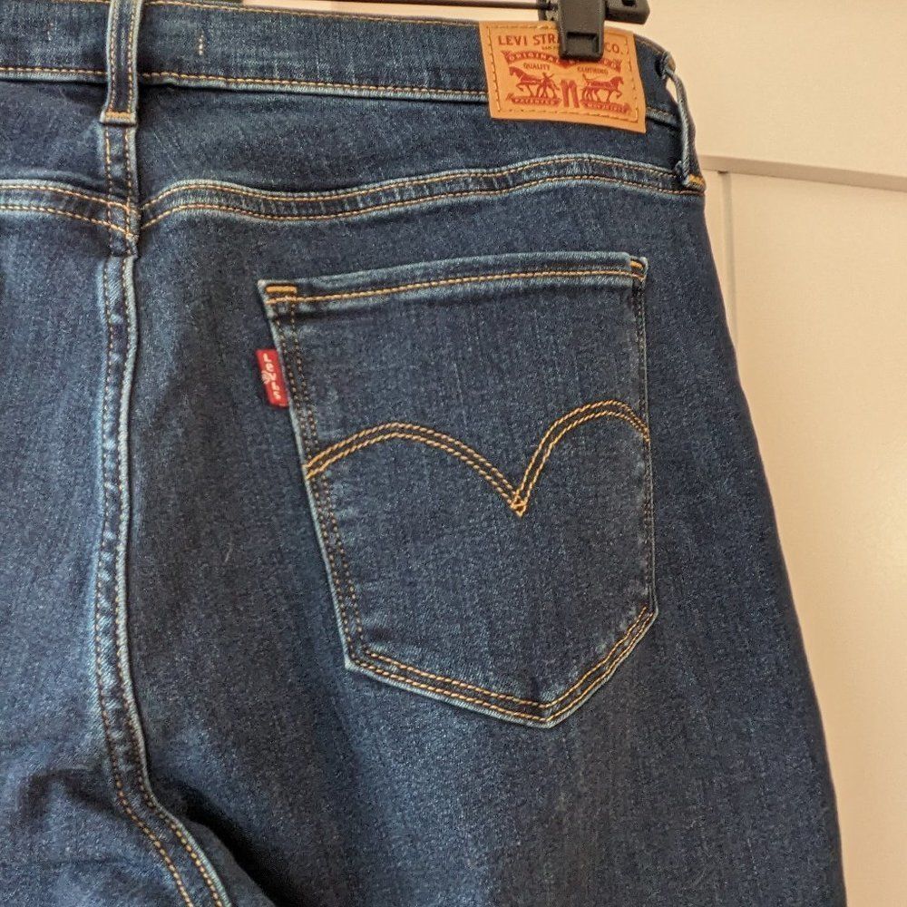 NWT Levis 311 Shaping Skinny Jeans Blue Size 32
